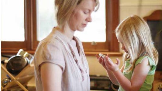 Ericsson: Οι γυναίκες με παιδιά χρειάζονται το Σπίτι Online, όχι οι άνδρες