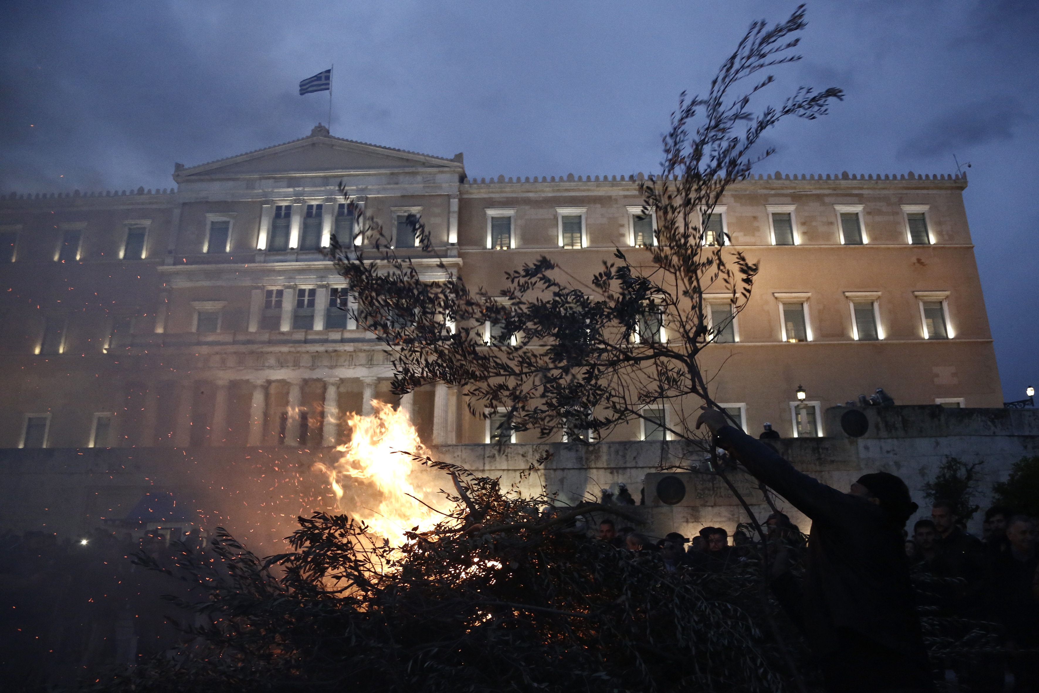 Λαφαζάνης: Αν δεν πάρει πίσω τα μέτρα, ο Τσίπρας θα φύγει νύχτα
