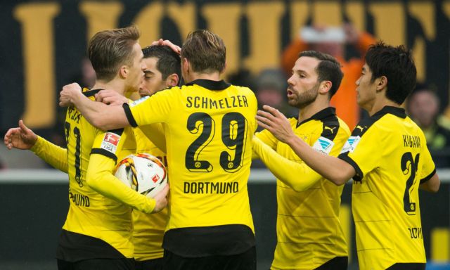 Πήρε «τρίποντο» και… συνεχίζει να πιέζει τη Μπάγερν η Ντόρτμουντ