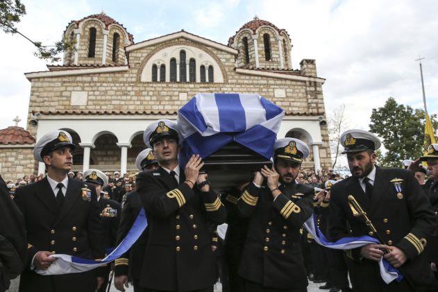 Θρήνος στην κηδεία του κυβερνήτη του μοιραίου ελικοπτέρου