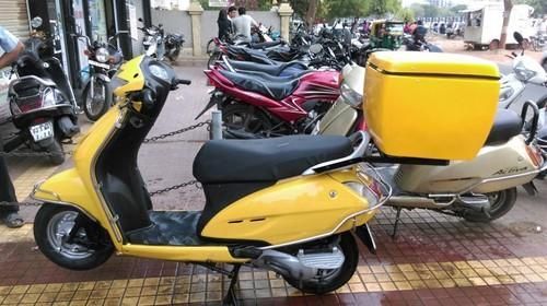 Έκλεβε κατ’ επανάληψη δέματα και φακέλους από κούριερ