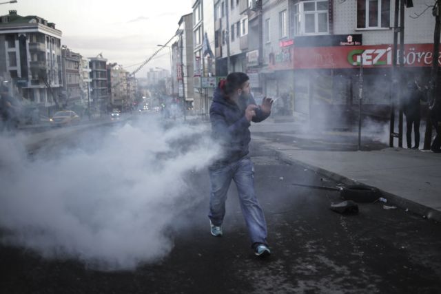 Τουρκία: Συγκρούσεις αστυνομίας-διαδηλωτών υπέρ των Κούρδων