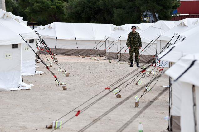 Μεταφέρθηκαν οι πρώτοι πρόσφυγες στο Σχιστό