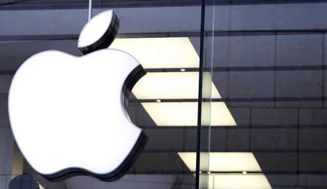 Παρέμβαση της Ουάσινγκτον για να υποχρεωθεί η Apple να «σπάσει» το iPhone
