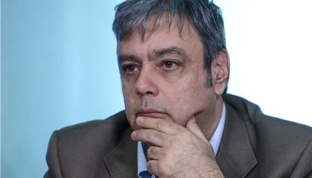 Βερναρδάκης: Διαψεύδει παρεμβάσεις των θεσμών για αποκομματικοποίηση του Δημοσίου