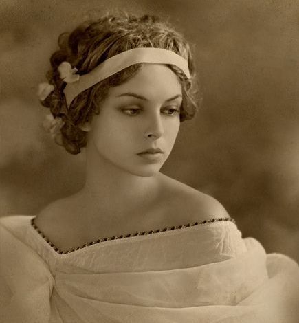 Tα κορίτσια που παντρεύονται πολύ νωρίς