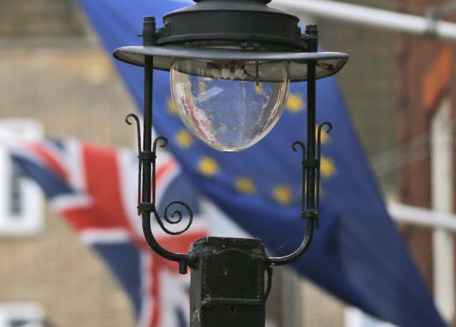 Tώρα ή ποτέ (;): Η Βρετανία έρχεται στη Σύνοδο με αβέβαιη τη συμφωνία