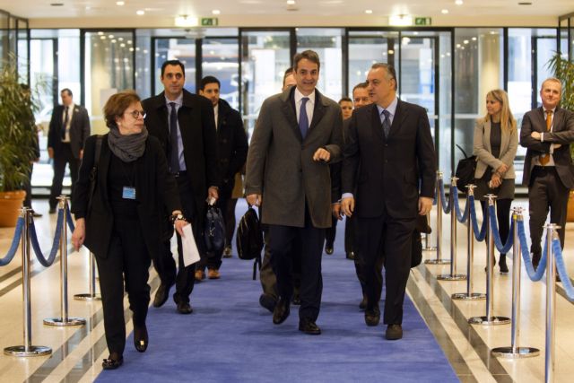 ΝΔ: Με ίδια γλώσσα και στο εσωτερικό και στο εξωτερικό