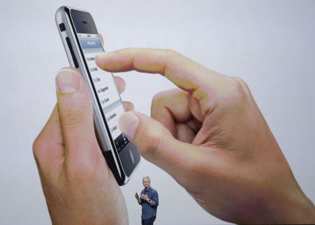 Η Google στηρίζει την άρνηση της Apple να «χακάρει» το iPhone