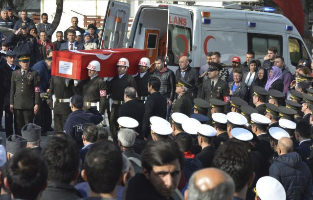 Άγκυρα καλεί ΗΠΑ να «αποκηρύξουν» τις κουρδικές ομάδες της Συρίας