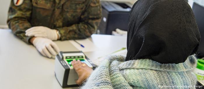 Διχάζει η προσφυγική πολιτική της Α.Μέρκελ