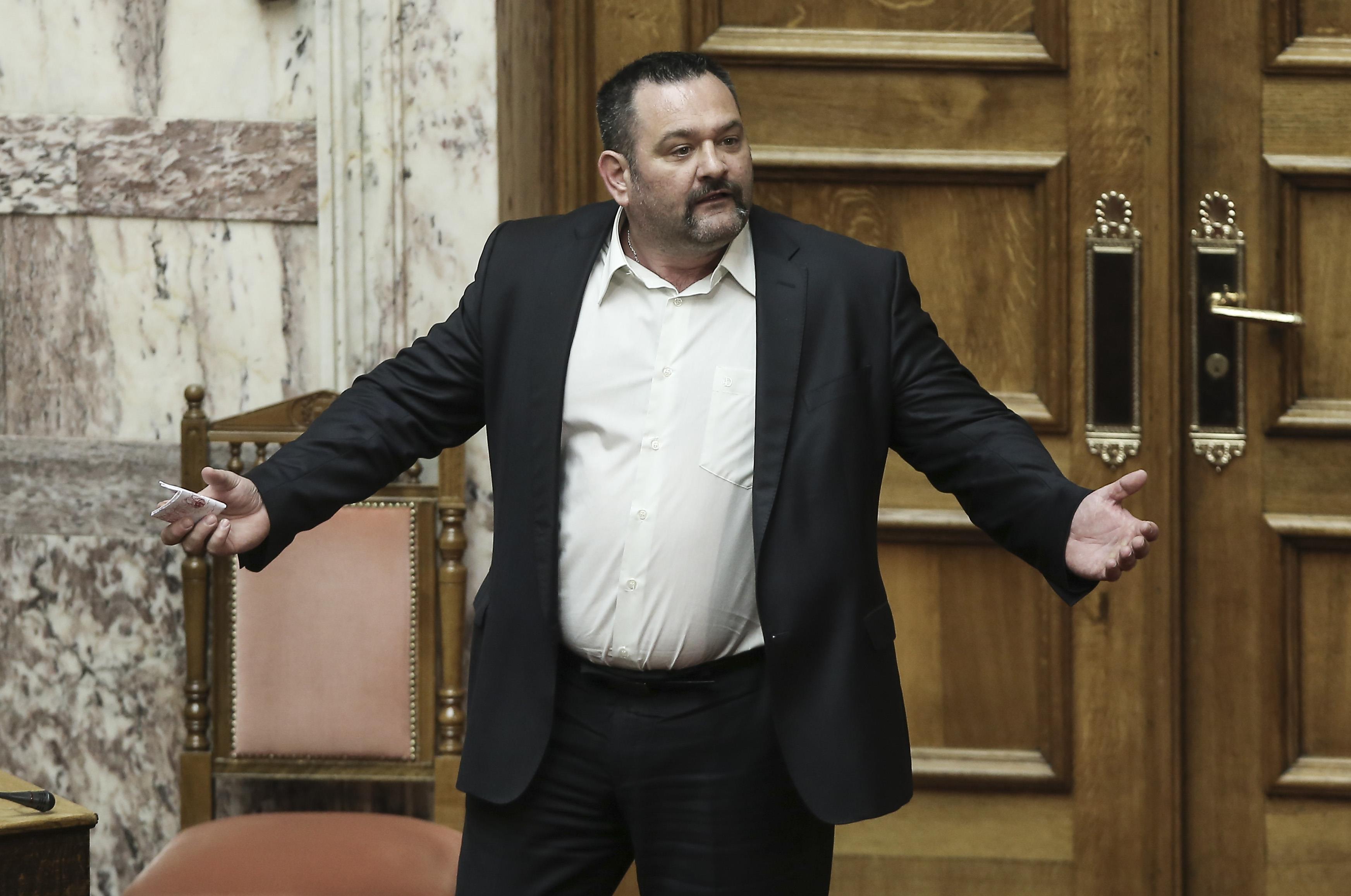 Και πάλι προκλητική η ΧΑ, επανέρχεται στα περί «προδοτών»