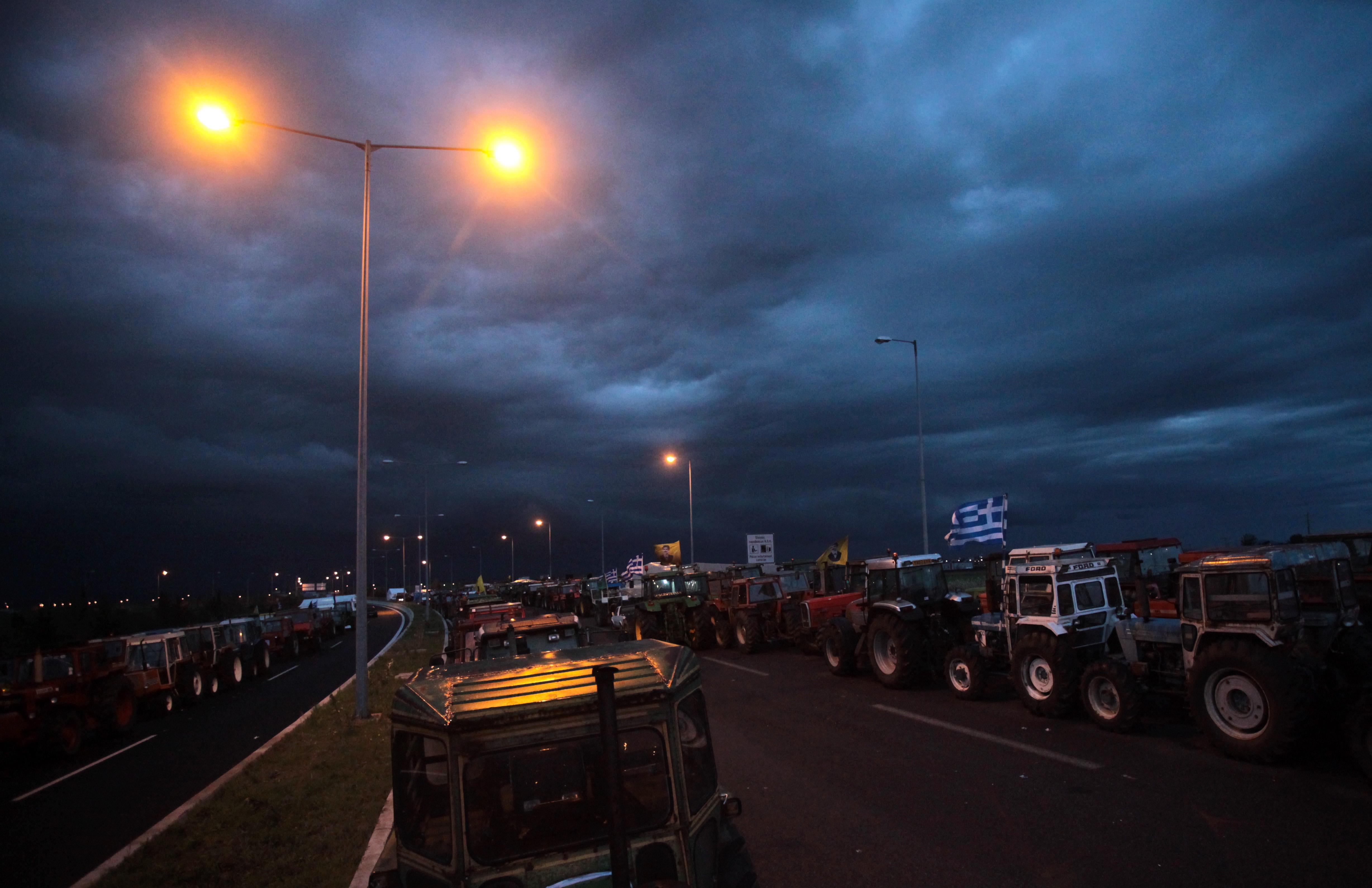 Χωριστή συνάντηση με Τσίπρα, την Τρίτη, ζητεί το μπλόκο της Νίκαιας