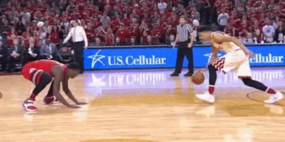 Πήγε να αντιγράψει τον ΛεΜπρον και μας «χάρισε» τη χειρότερη άμυνα της σεζόν