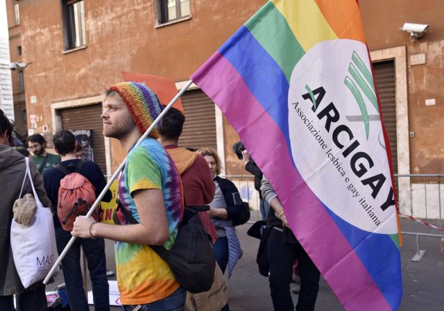 Ιταλία: Νερωμένο τελικά το Σύμφωνο Συμβίωσης, οργισμένοι οι ομοφυλόφιλοι