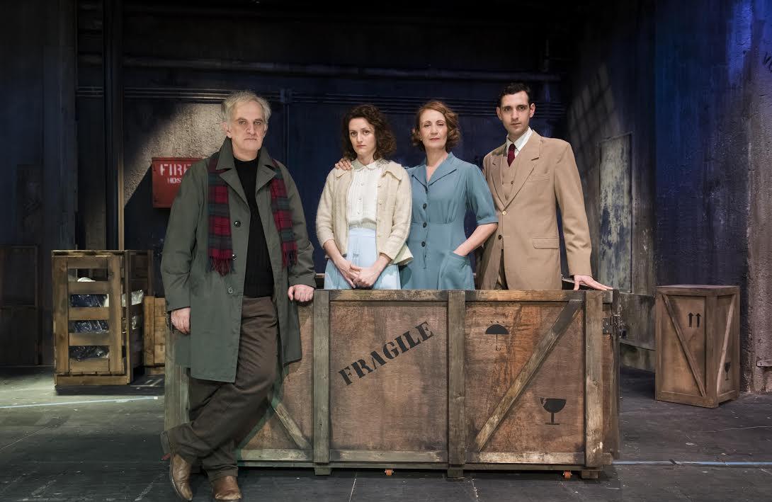 Ο Δημήτρης Καταλειφός επιστρέφει στον «Γυάλινο Κόσμο»