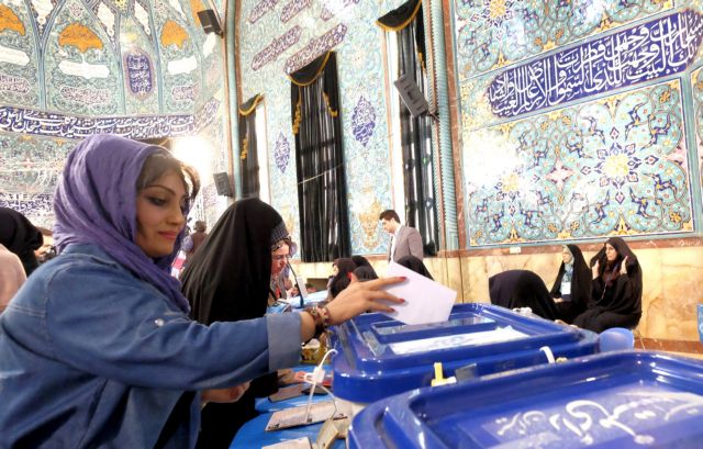 Εκλογές στο Ιράν μεταξύ σκληροπυρηνικών και μεταρρυθμιστών