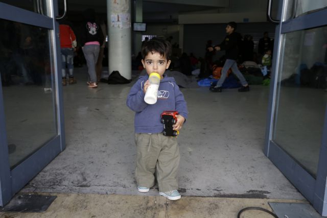 Συγκέντρωση διαμαρτυρίας έξω από την πρεσβεία της Αυστρίας