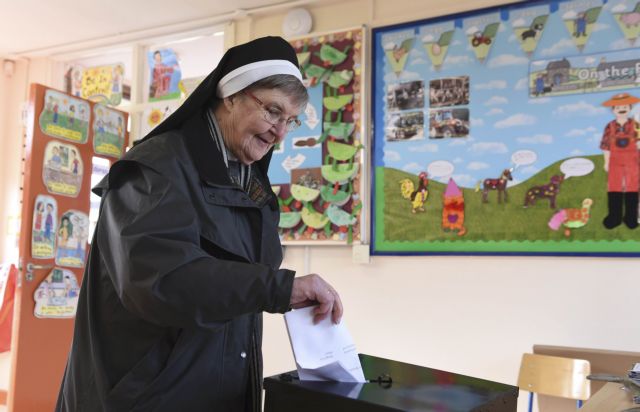 Καταρρέει ο κυβερνητικός συνασπισμός στην Ιρλανδία