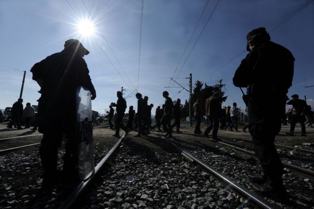Aποκλεισμός της σιδηροδρομικής γραμμής από πρόσφυγες στην Ειδομένη