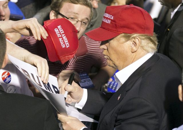 Με κόντρα (και) για την Κου Κλουξ Κλαν φτάνει ο Τραμπ στην Σούπερ Τρίτη