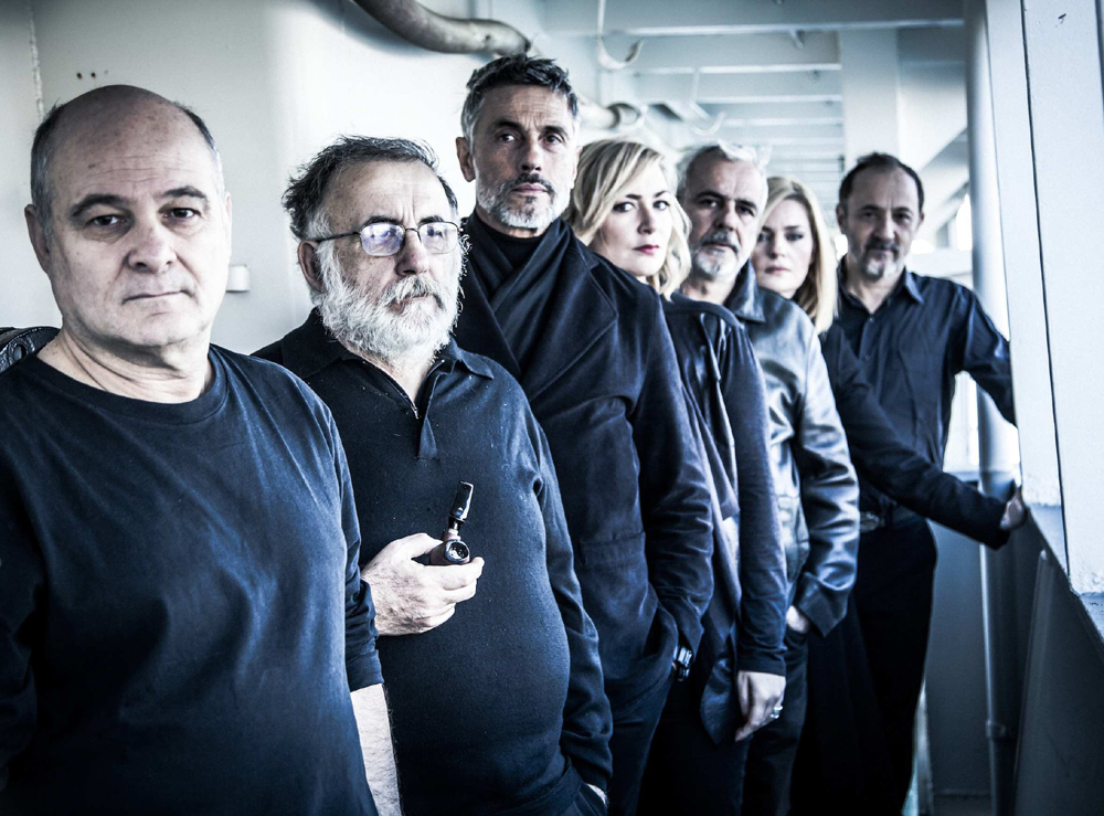 Θάνος Μικρούτσικος: Ταξίδι στο Σταυρό του Νότου – Προσκλήσεις