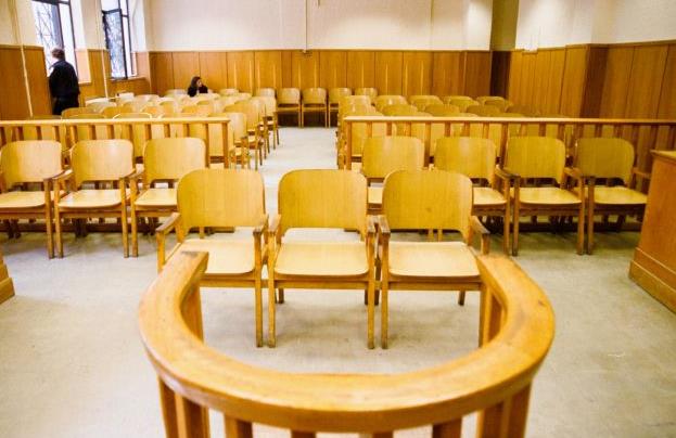 Κατηγορίες σε βαθμό κακουργήματος σε βάρος του εκδότη και των δημοσιογράφων