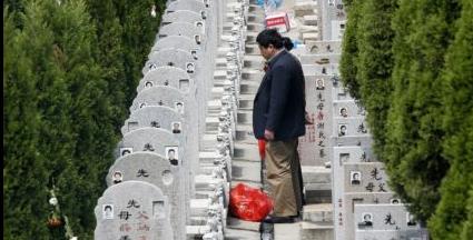 Πώς να μην πιάνετε χώρο: Οδηγίες για μετά τον θάνατο εκδίδει η Κίνα
