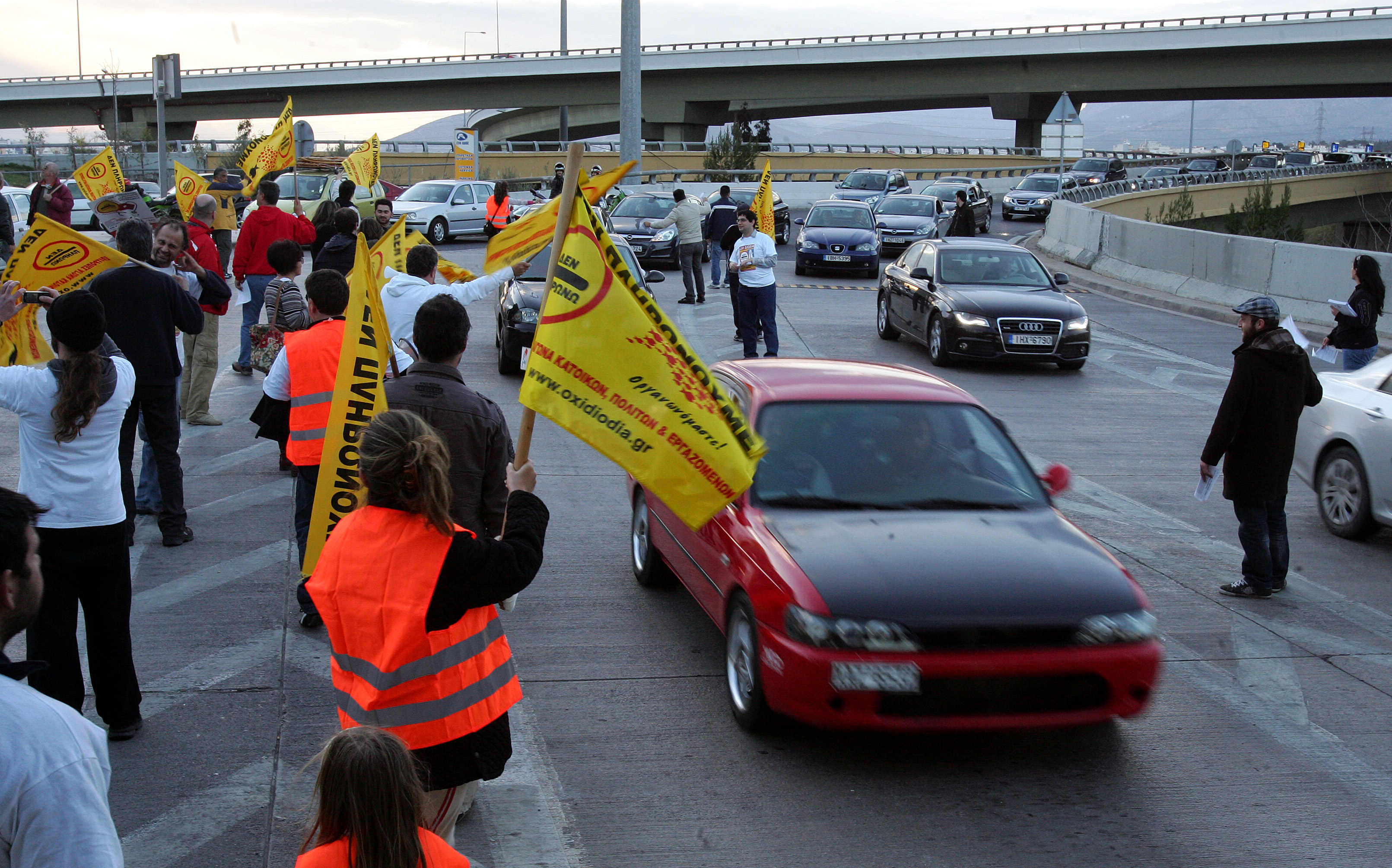 Αθώοι πολίτες που συμμετείχαν σε κινητοποιήσεις κατά των διοδίων το 2009