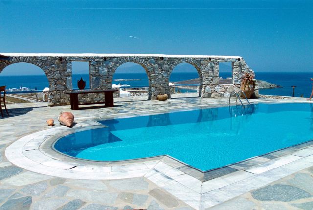 Εκλογίκευση του φορολογικού καθεστώς για τους ιδιοκτήτες πισίνων ζητά ο κλάδος