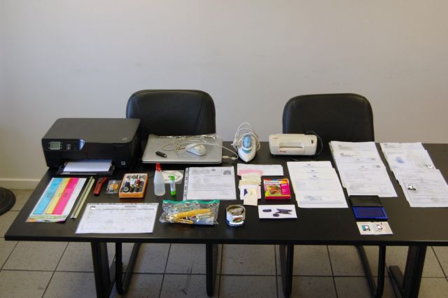 Έφτιαχνε κατά παραγγελία πλαστά έγγραφα  για μετανάστες