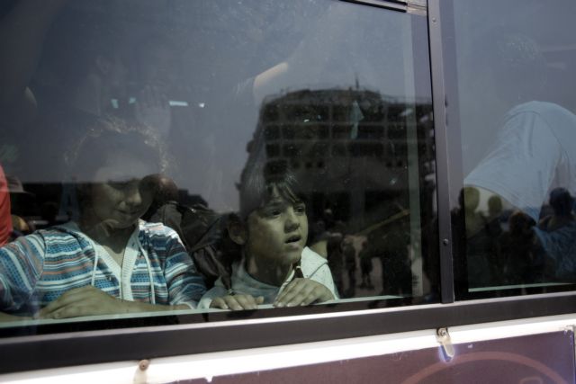 Για απόπειρα εξαπάτησης προσφύγων συνελήφθη οδηγός τουριστικού λεωφορείου