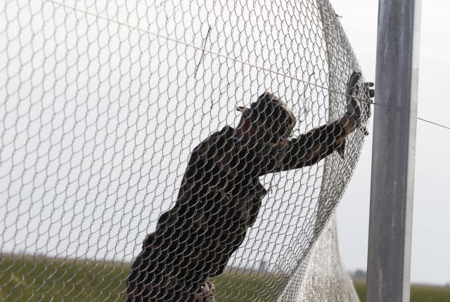 Ουγγαρία: Στρατιωτικές ενισχύσεις στα σύνορα, ετοιμάζει νέο φράχτη