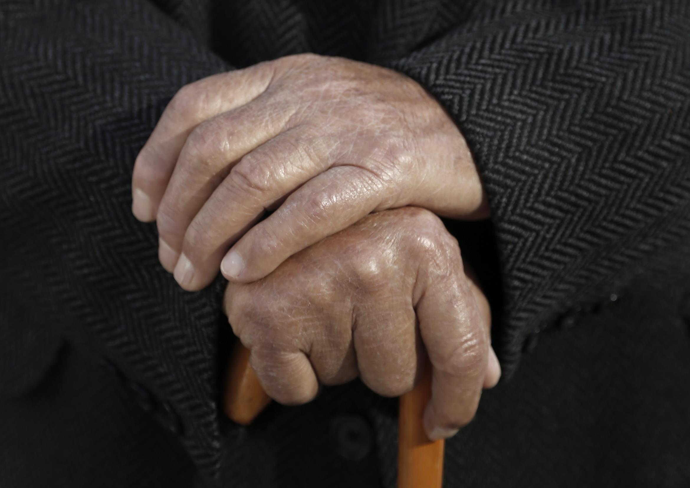 Η Ελλάδα γερνά, οι συντάξεις συρρικνώνονται