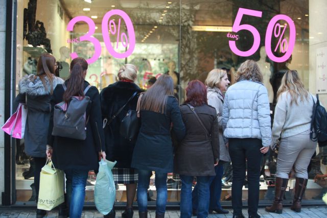 Aυξημένα ωράρια και χαμηλότεροι μισθοί στο λιανεμπόριο