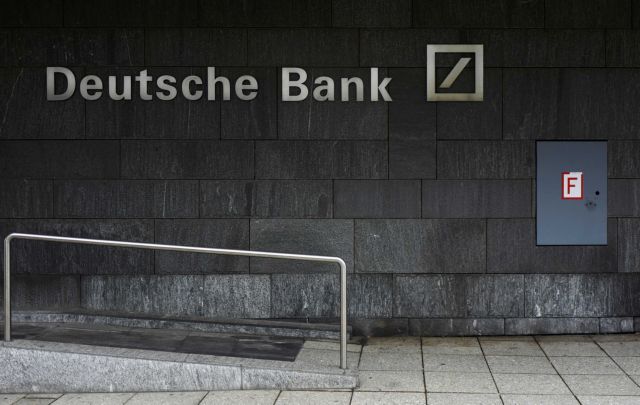 Η Moody's εξετάζει το ενδεχόμενο υποβάθμισης της Deutsche Bank