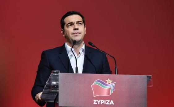 Μηνύματα Τσίπρα για προσφυγικό και αξιολόγηση από το βήμα της ΚΕ