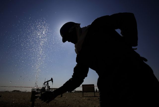 Η κατάρρευση θα αναγκάσει σε πάγωμα παραγωγής πετρελαίου, λένε τα Εμιράτα