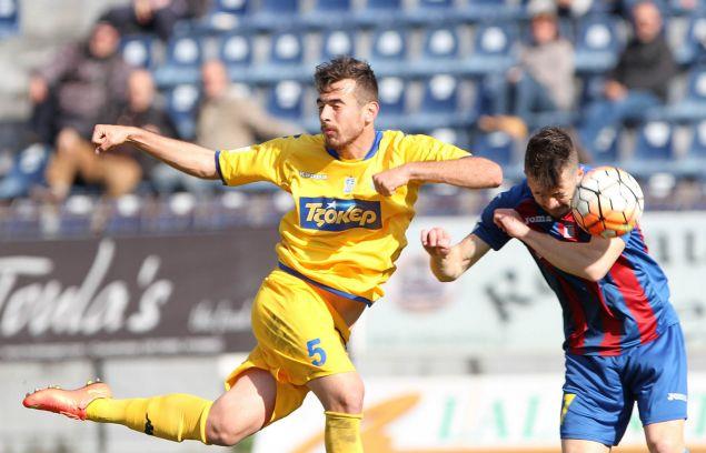 Δεν εγκαταλείπει ο Πανελευσινιακός, 4-1 την Παναχαϊκή