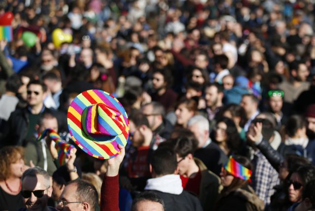 Δεκάδες χιλιάδες Ιταλοί διαδήλωσαν υπέρ των δικαιωμάτων των ομοφυλοφίλων