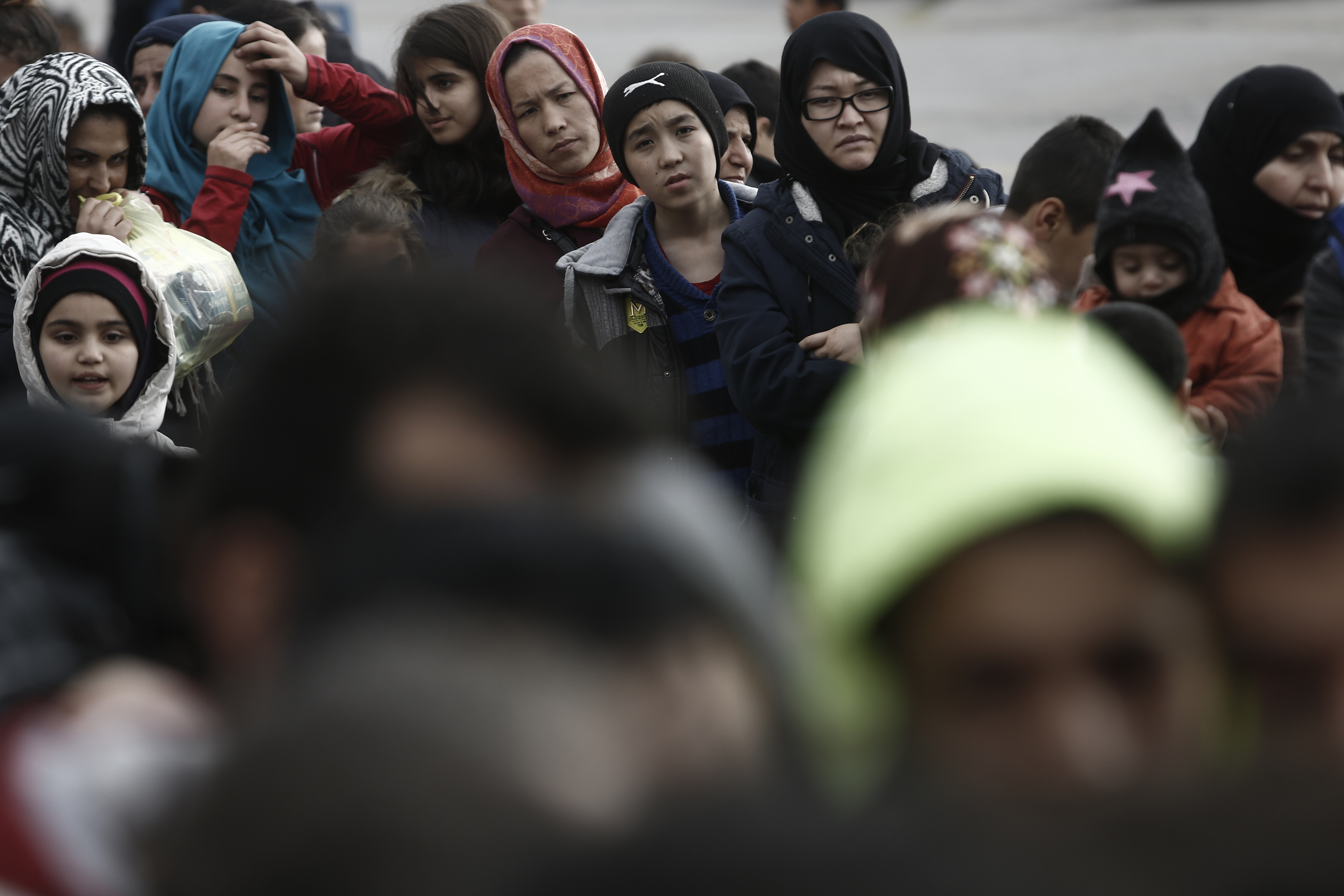 Προσπάθεια αποσυμφόρησης του Πειραιά – Σε Κυλλήνη και Ιωάννινα σύροι πρόσφυγες