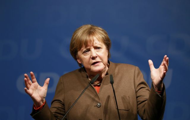 Μέρκελ: Απειλεί το ευρώ η διαμάχη στην Ευρώπη για τους πρόσφυγες