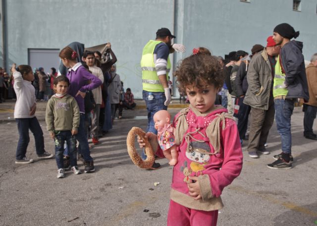 Στα χέρια εθελοντών το λιμάνι του Πειραιά, ανεπαρκής η κρατική πρόνοια