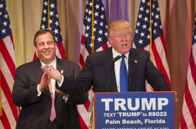 Προτάσεις για την Υγεία παρουσίασε ο Τραμπ ενώ ο γιος φλερτάρει με ρατσιστές