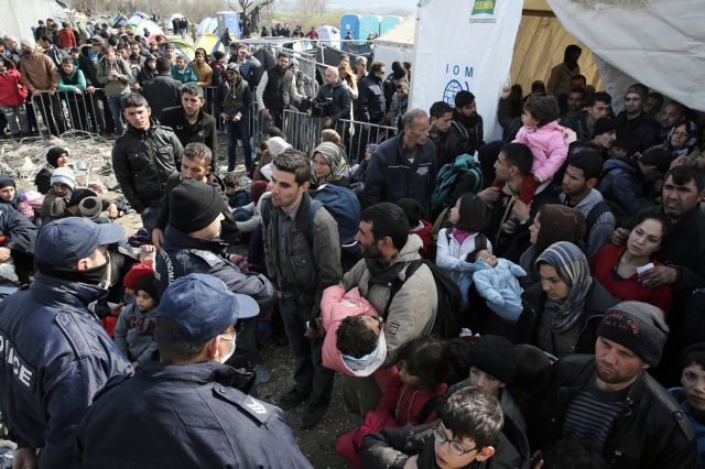 Mεγαλύτερη πίεση στην Ελλάδα ζητά η Αυστρία για το προσφυγικό