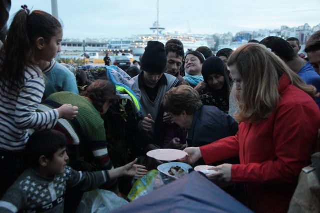 Δ.Πειραιά: Καλέστε στο 15510 για βοήθεια προς τους πρόσφυγες