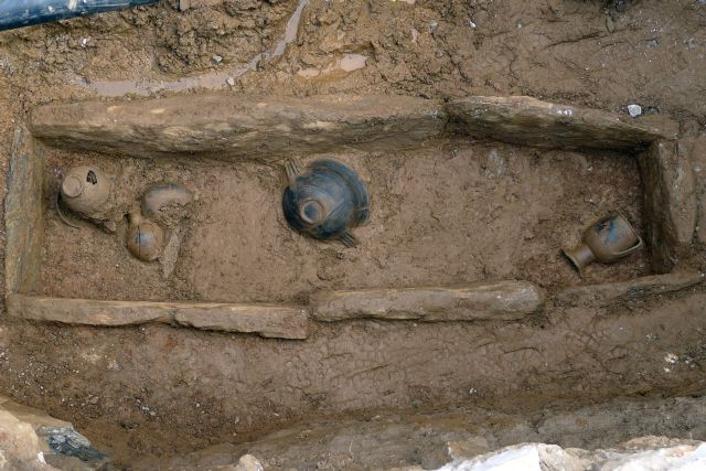 Λέσβος: Χρυσά κοσμήματα σε ασύλητο τάφο του 8ου π.Χ. αιώνα