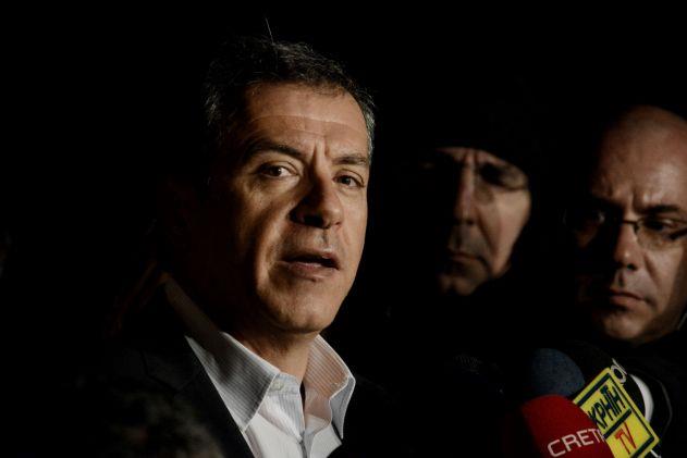 Κοινοβούλιο του Κέντρου προτείνει ο Θεοδωράκης σε Γεννηματά και Παπανδρέου