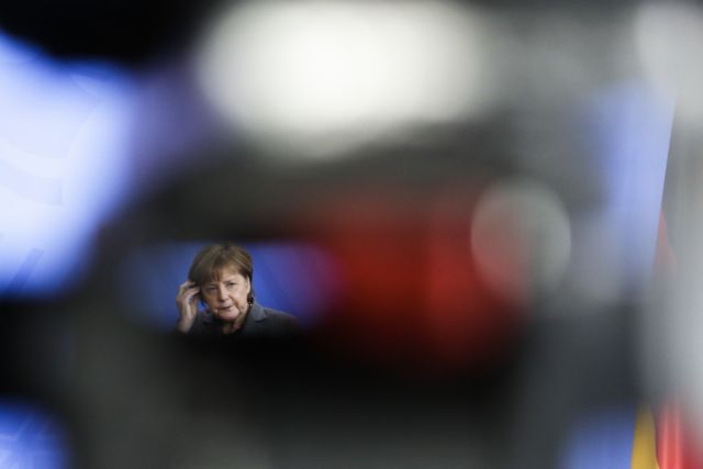 Πιέσεις Μέρκελ σε Ελλάδα για 50.000 προσωρινά καταλύματα προσφύγων