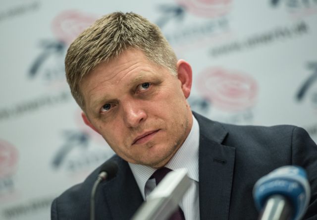 Ο αντι-προσφυγικός οίστρος δεν έσωσε τον σλοβάκο πρωθυπουργό